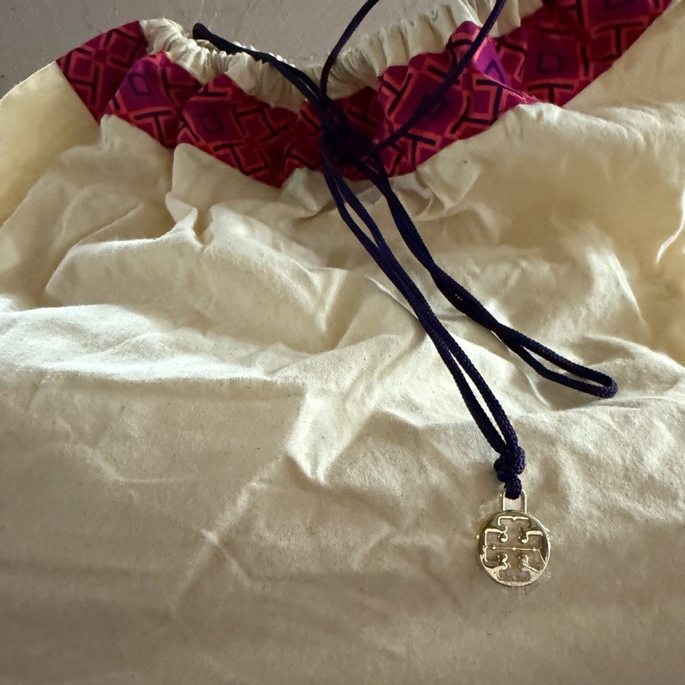 Tory Burch Spaghetti Strap Nylon Zip Large Bucket Bag - Picture 6 of 7